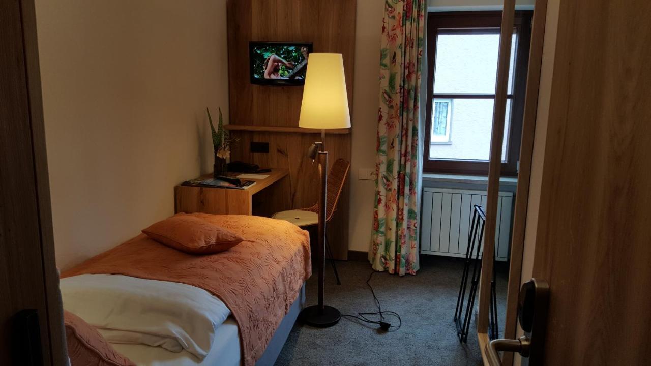 גיינהופן Historisches Gasthaus Hotel Hirschen Horn מראה חיצוני תמונה